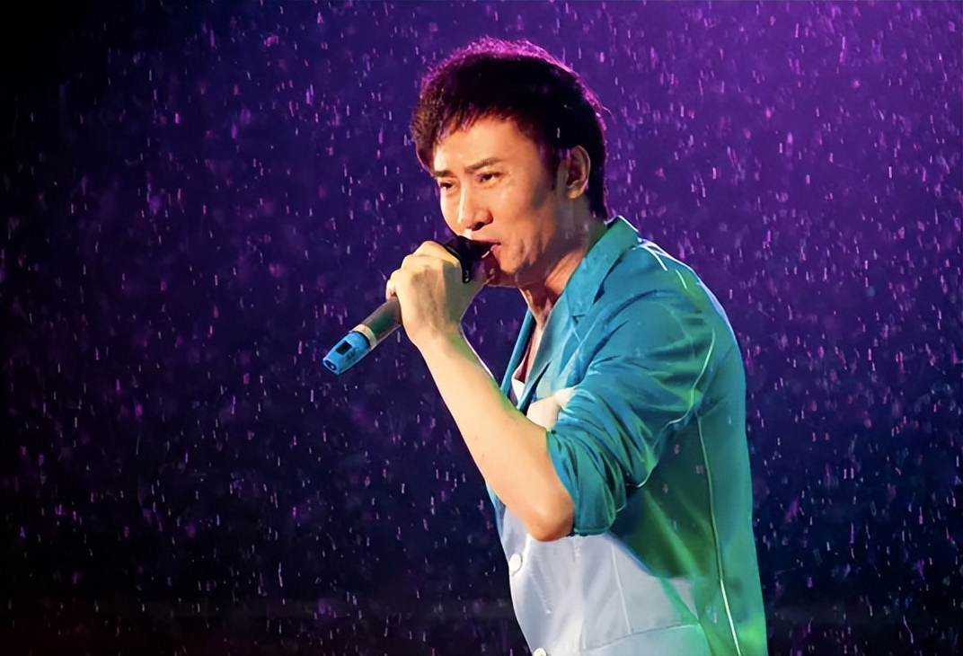 歌手江涛：娶富家女为妻，走红后不变心，如今54岁已升级当爷爷