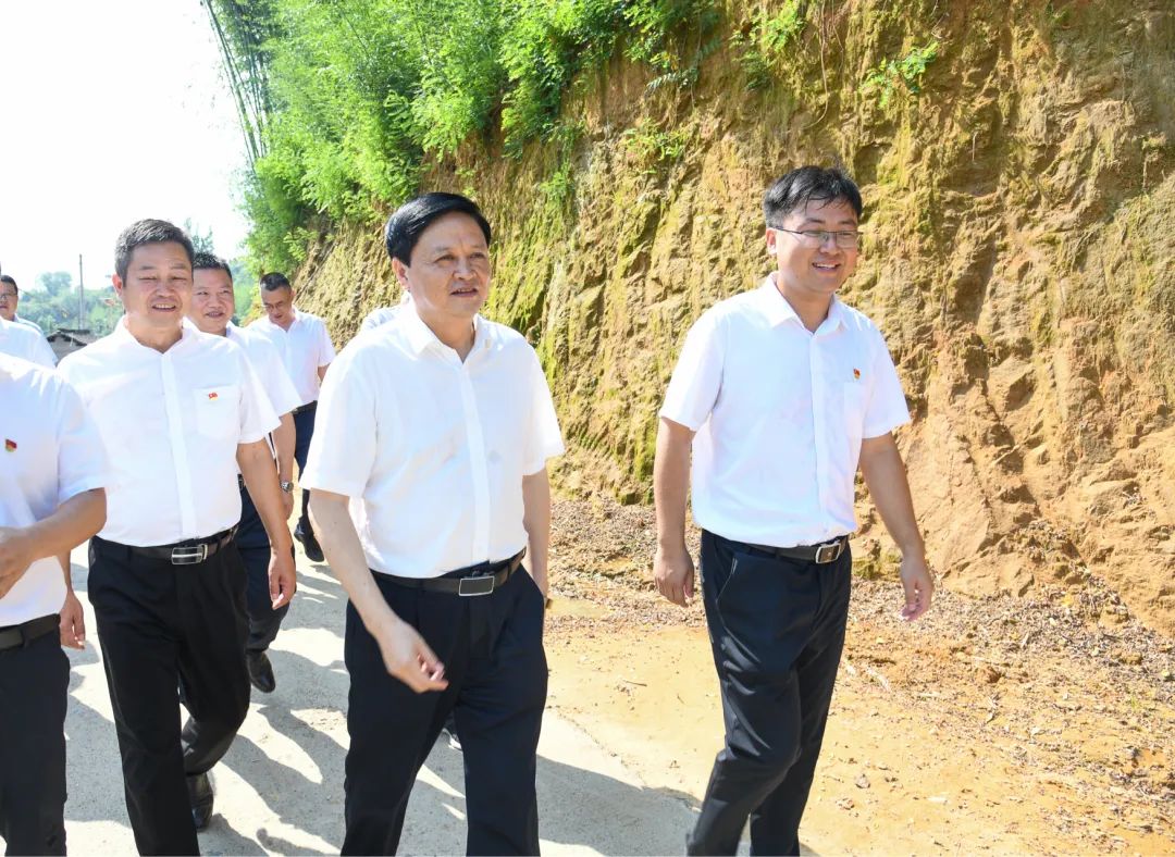 找准定位守初心 以实干实绩实效迎接党的二十大胜利召开 李万千深入帮扶联系村讲党课并调研乡村振兴工作