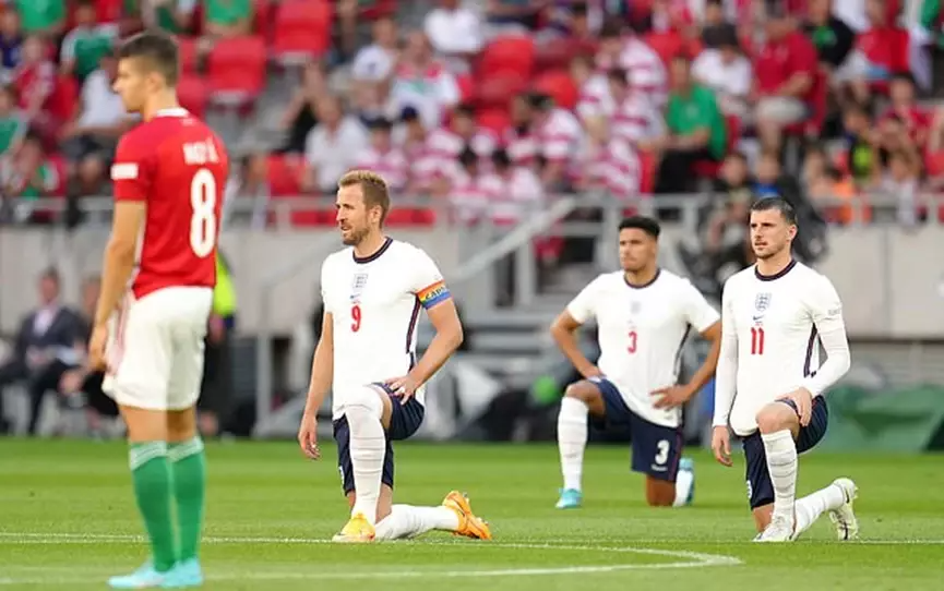 今年世界杯为什么这么多爆冷（伊朗拒唱国歌，英格兰下跪，德国捂嘴，这届世界杯怎么那么多事？）