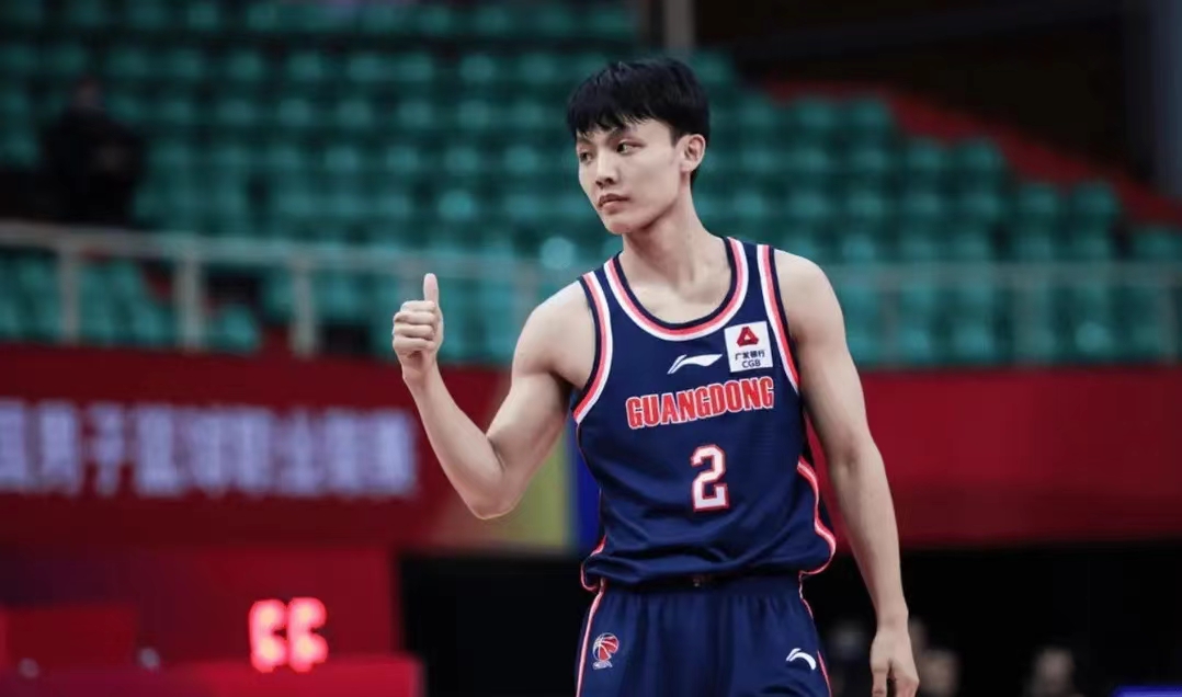 广州东莞cba球队球员名单（宏远12人大名单出炉 杜锋派出8大投手投死北京 2米26新星入选引争议）