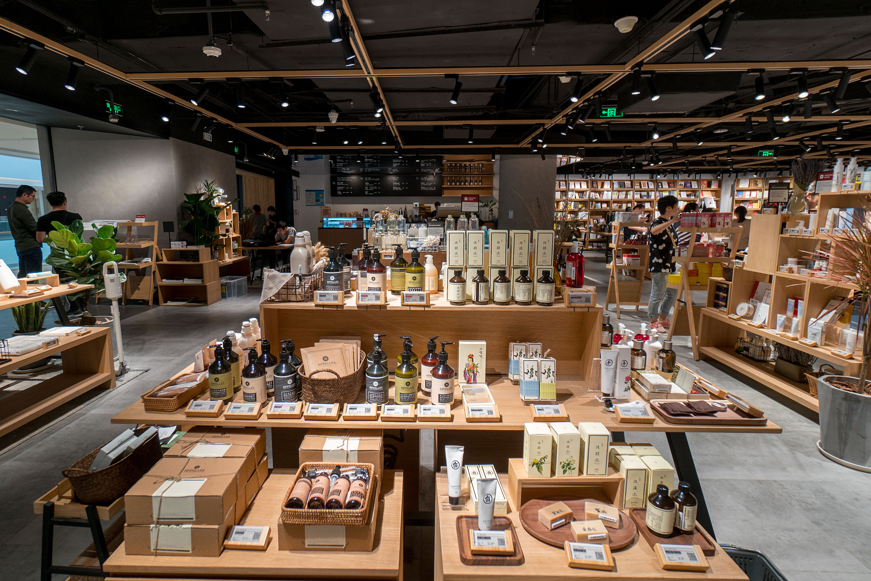 线下门店仅剩一家，“一条生活馆”为何黯然离场？