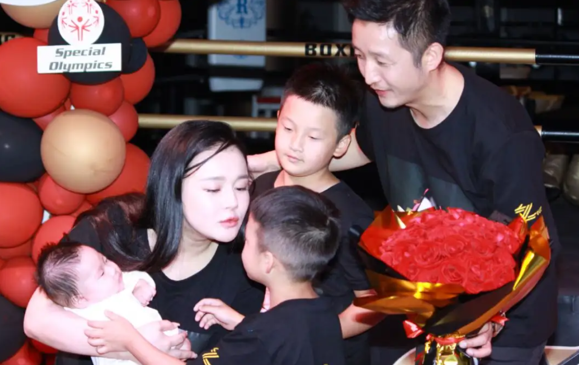 冉莹颖：为爱从央视辞职，一年被甩23次，为救邹市明生三胎存血？