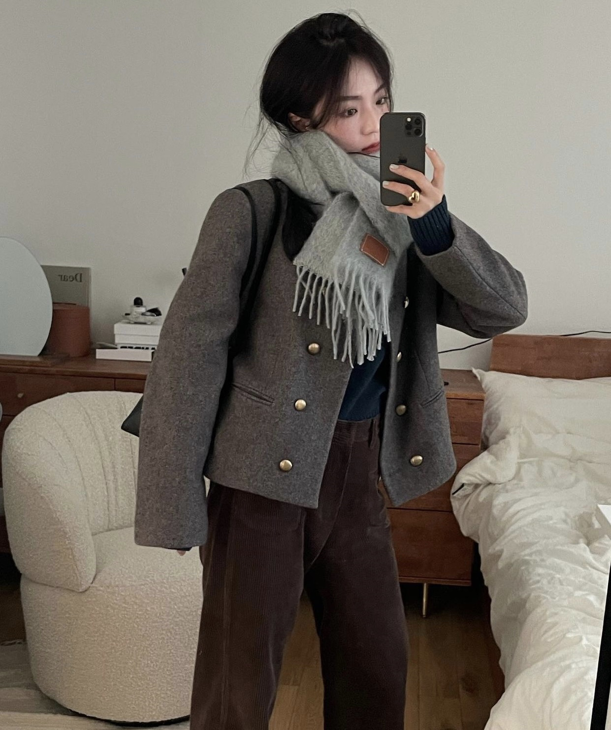 有女人味的穿搭更迷人，今年开春试试“小香风通勤装”，干练知性