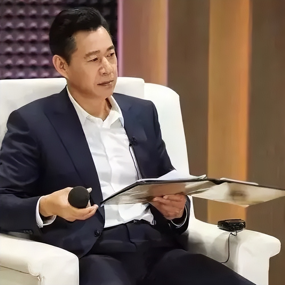 事实证明,离婚再娶,跟儿子不和的张丰毅,已经走上另一条大路