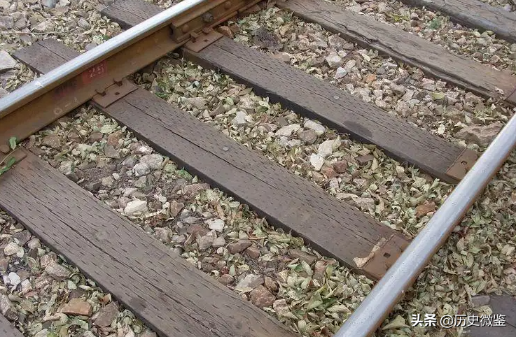 50年，邓小平提出修建成渝铁路，毛主席问原因，邓小平：三个理由