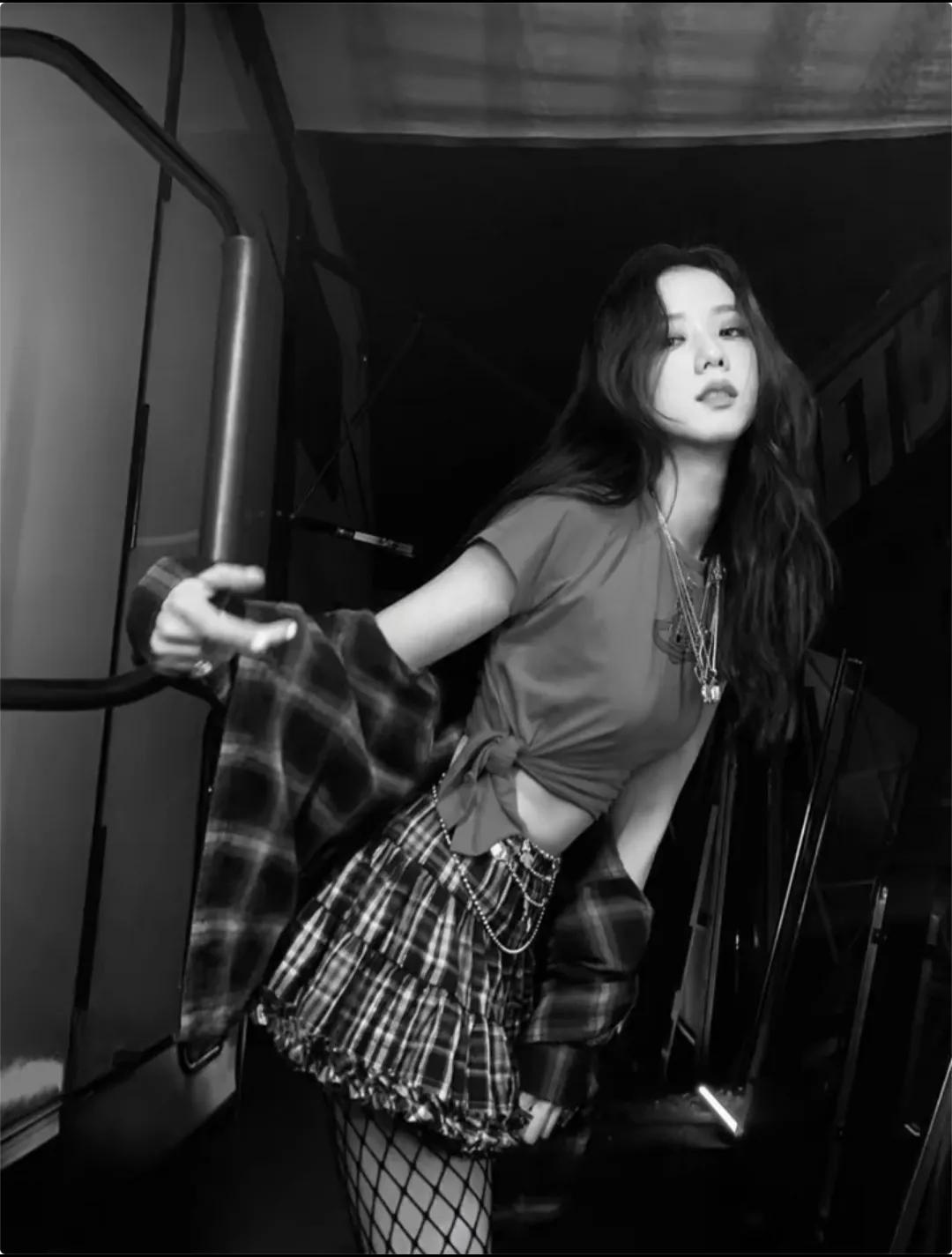 black pink金智秀jisoo舞台风造型