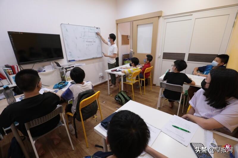新加坡家长每月花多少钱给孩子补习？
