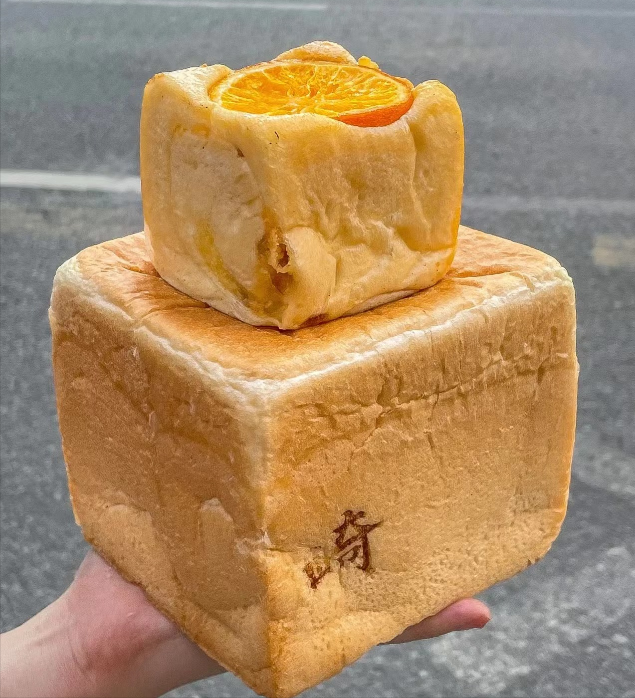 深圳甜品：这是日剧里的雪顶黄油面包吧！面包脑袋不容错过