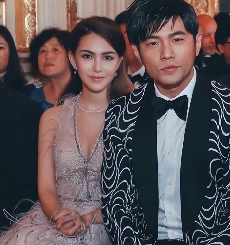 昆凌:嫁大14岁歌手周杰伦,婚后连生三胎,如今一家五口其乐融融