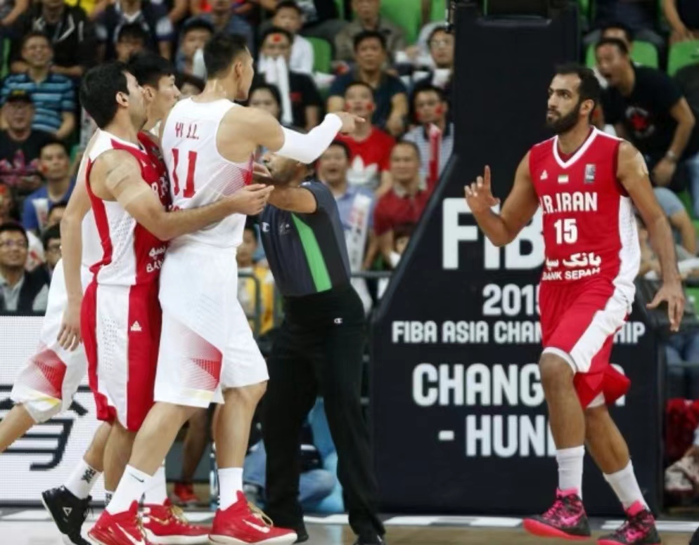 2018男篮亚洲杯决赛中国对伊朗(中国男篮兵发德黑兰，战伊朗不能输，所有质疑都为了那一抹中国红)