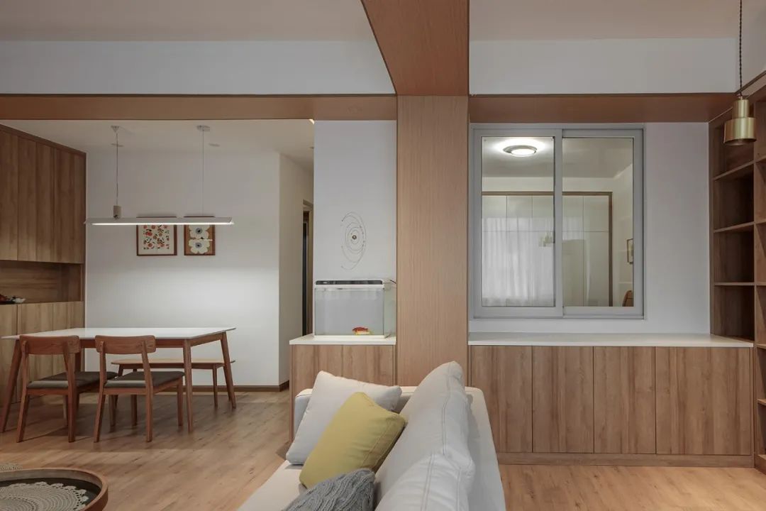 爆改70m²独居之家：原木+留白的温馨屋，一进门就是满满幸福感