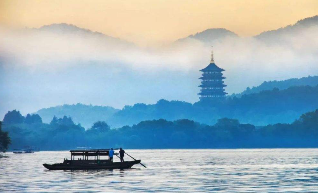 要论苏轼哪首诗最能展现西湖的美？莫过于《饮湖上初晴后雨》