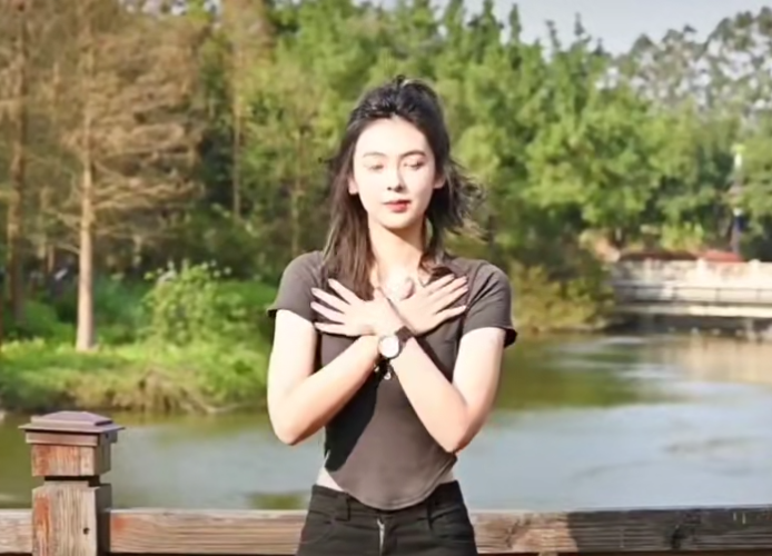 高校手势舞“霸主”诞生，女生长得像张雨绮，堪称行动的招生简章