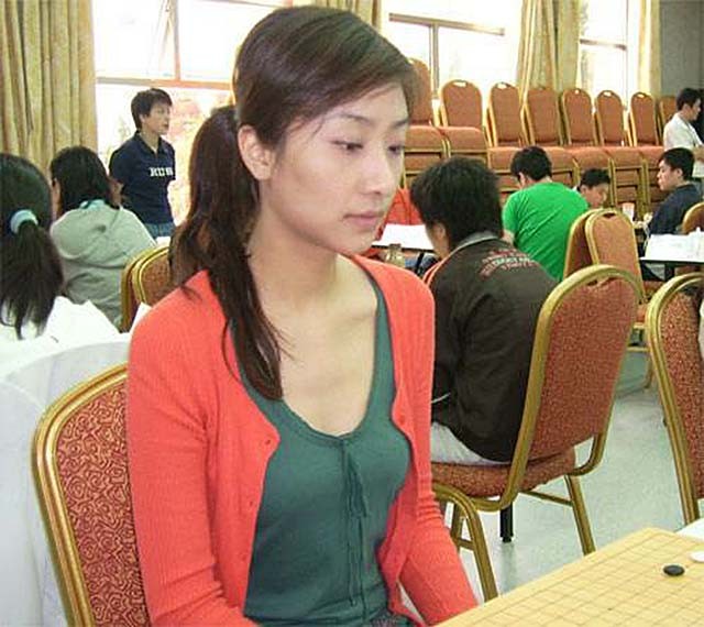 天元围棋讲棋女嘉宾图片