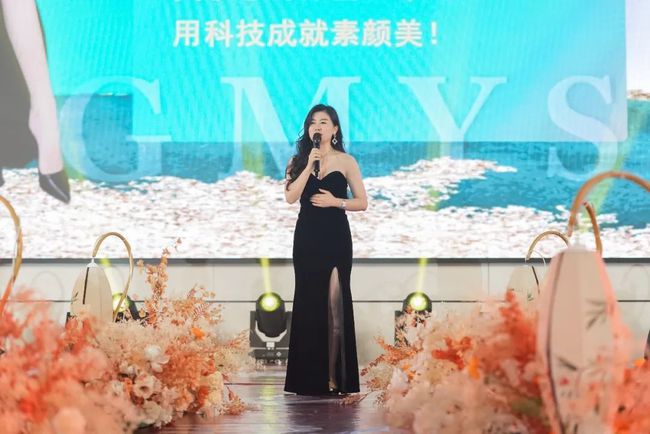 我们·恣意流年｜肤诗华娜2021深圳年会盛典完美落幕