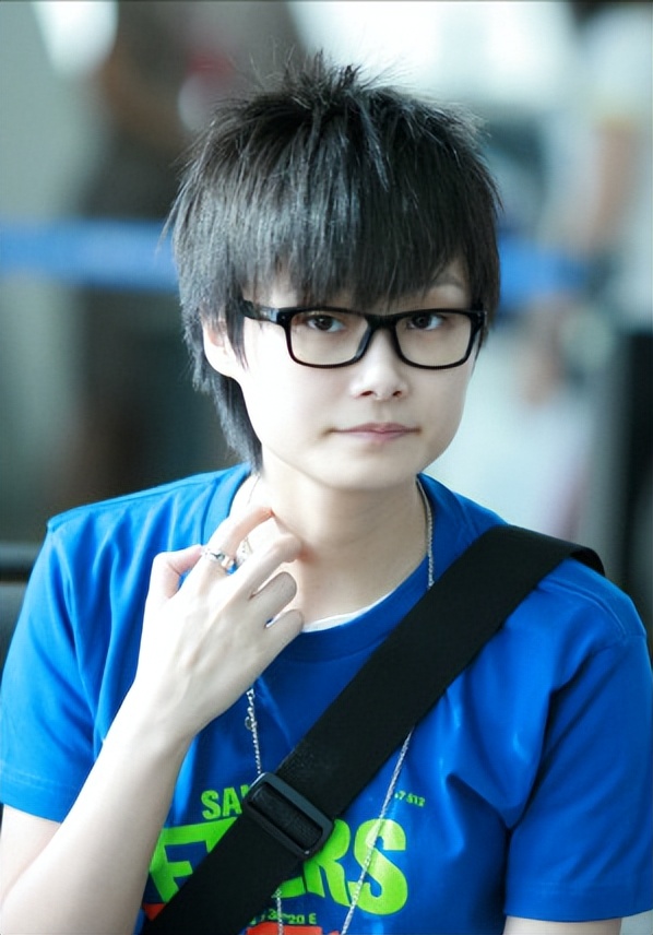 李宇春:以中性风出名,38岁仍单身,男婚女嫁成了父母的"心病"