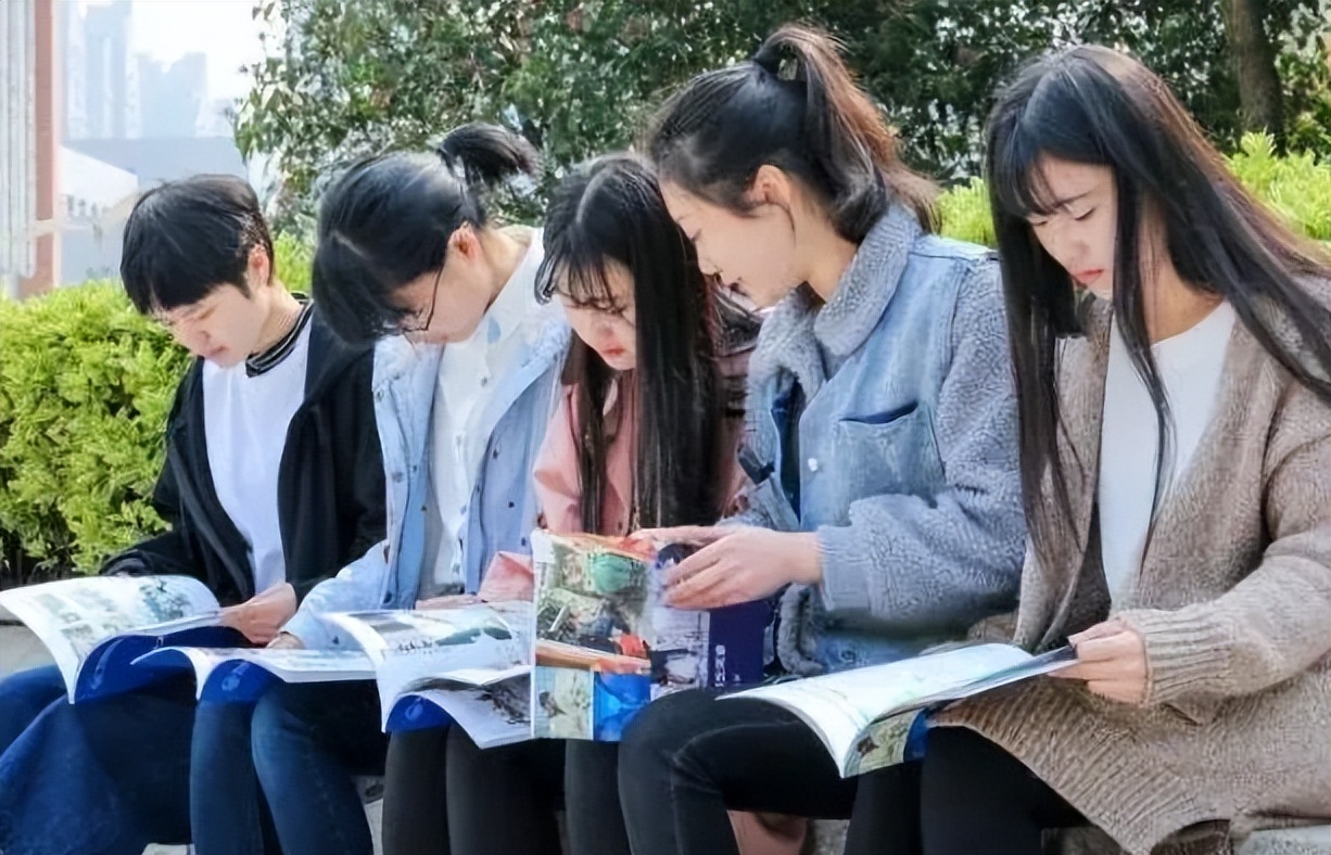 大学生迎来消息，毕业难度或再次升级，大学生的好日子要结束了