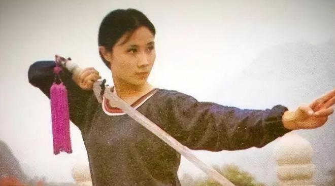 "牧羊女"丁岚的悲哀:爆红后放弃国籍,离婚30年后她后悔了吗?