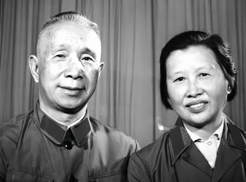 关于粟裕的电影电视剧(1991年《大决战》首映,席间一首长夸奖谢伟才