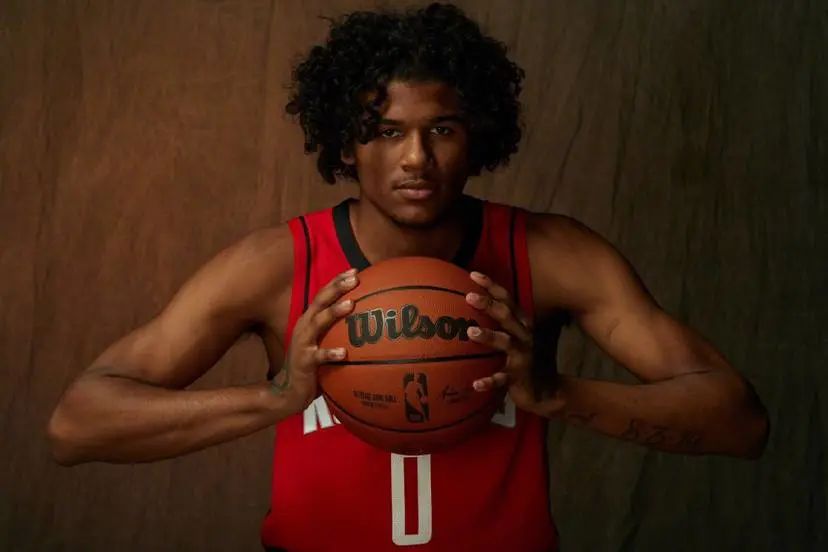 NBA球員上身（NBA奇葩一幕！變態??！裸奔入場）