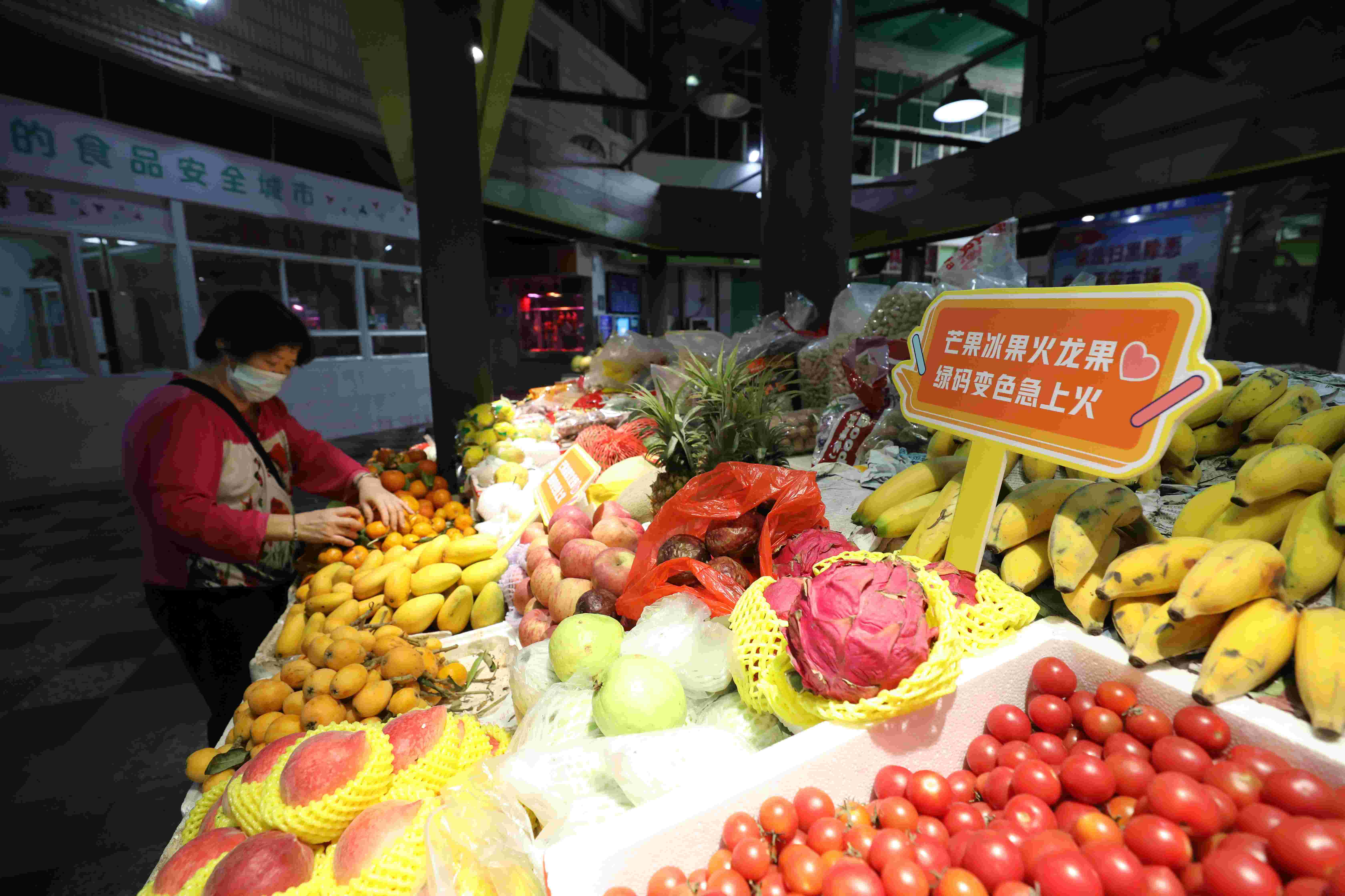 龙华市场“土味”防疫标语吸眼球，市民直呼上口又“上头”