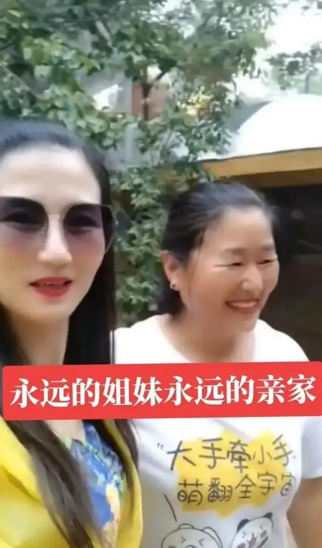 大衣哥对新儿媳妇很满意，不嫌弃家境贫寒，只要求尽快开花结果