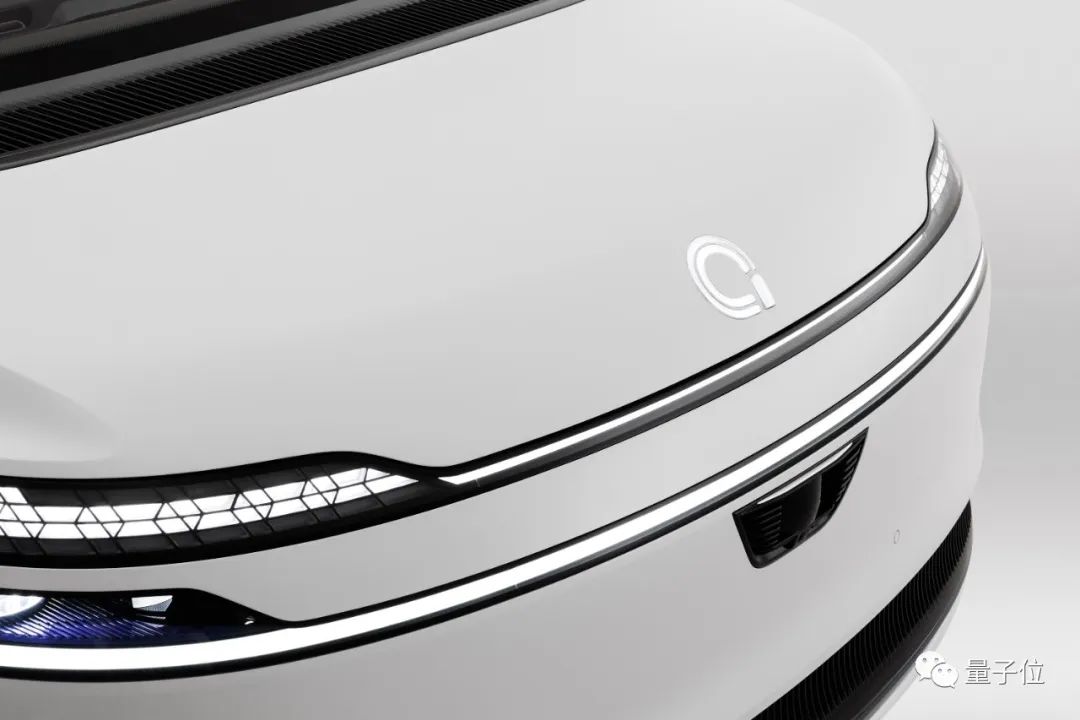 百度第六代量產(chǎn)無人車坐火箭，馬斯克在地上追