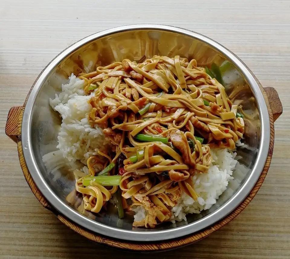 图片[2]-【豆皮肉丝盖饭】做法步骤图 美味过瘾 孩子们都抢-起舞食谱网