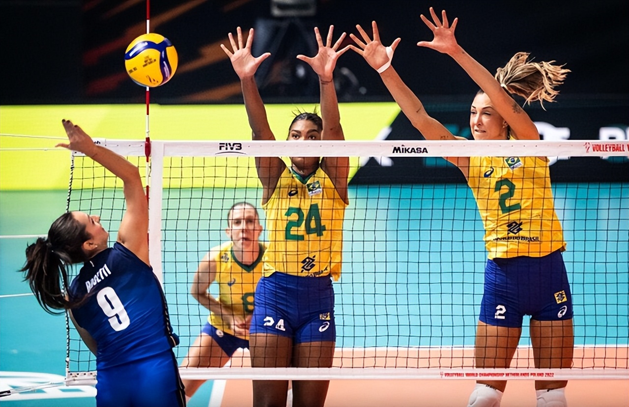 2018巴西女排对意大利女排(巴西3-1意大利挺进女排世锦赛决赛，PK塞尔维亚争冠，世界第1易主)