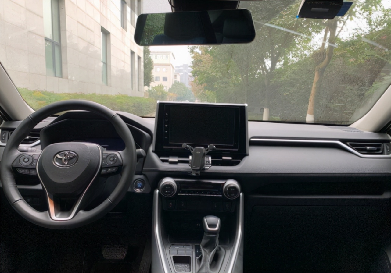 丰田RAV4荣放真实油耗被晒，车主坦言：让你一路荣光