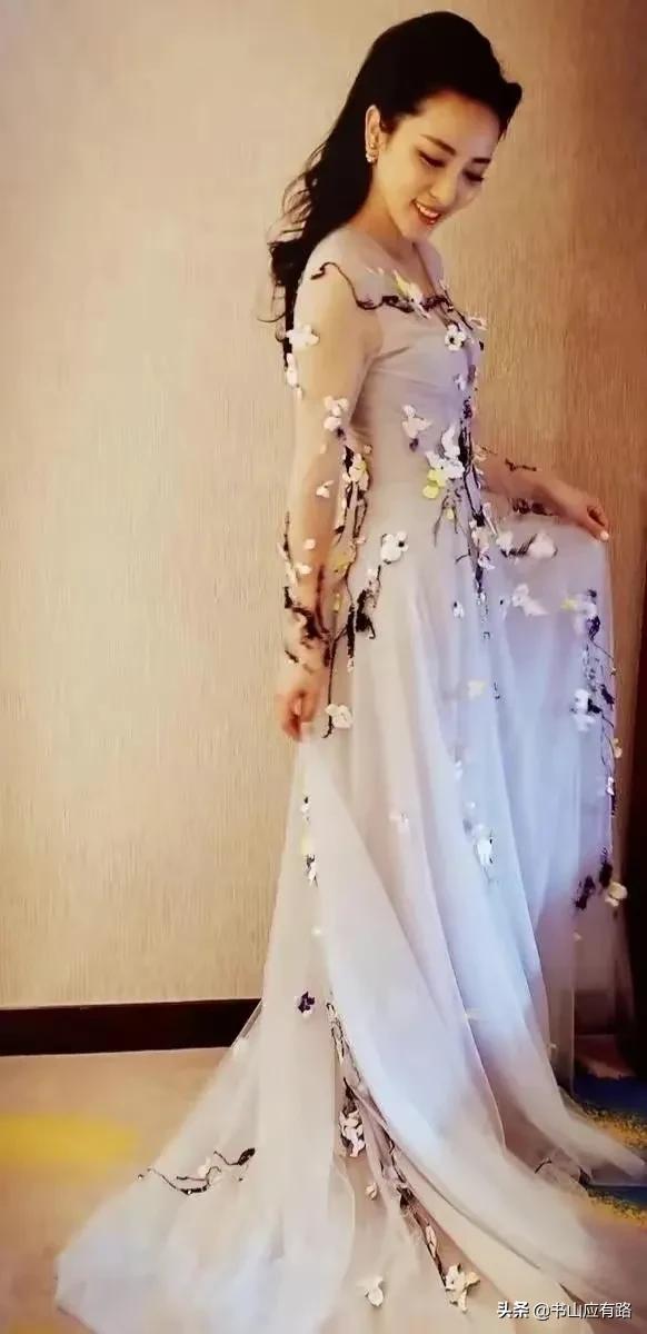 李思思：央视主持到底有多美