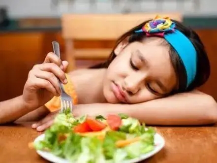 “不吃晚饭”更健康？研究证明：「过午不食」或可改善空腹血糖