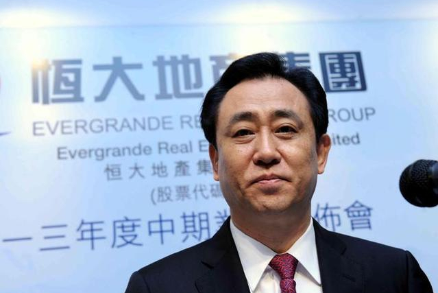 恒大欠了多少债（恒大暴雷欠下2万亿，被传跳楼自杀躲债，许家印：2023年全部还清）