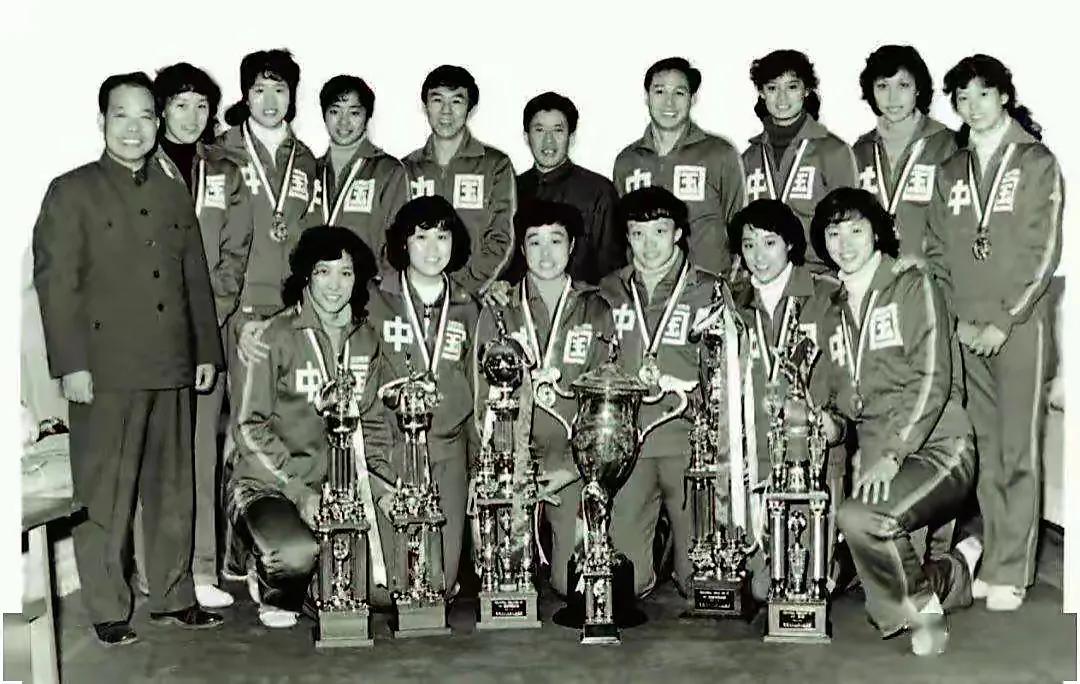 81年女子排球世界杯图片(1981年中国女排首夺世界杯冠军 冠军队阵容回忆)
