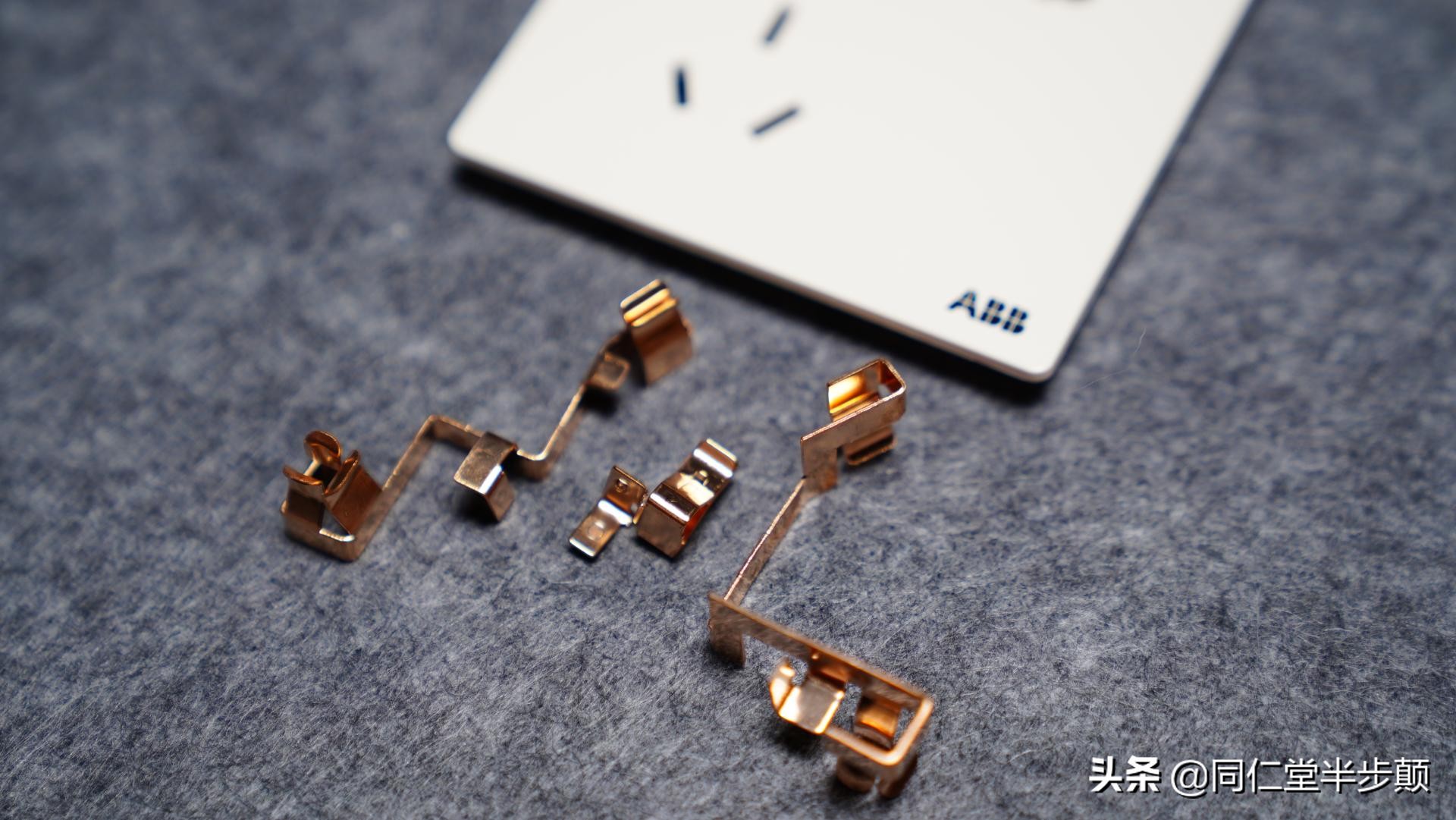 6款平价斜五孔插座实力拆解对比:ABB、施耐德、罗格朗、公牛
