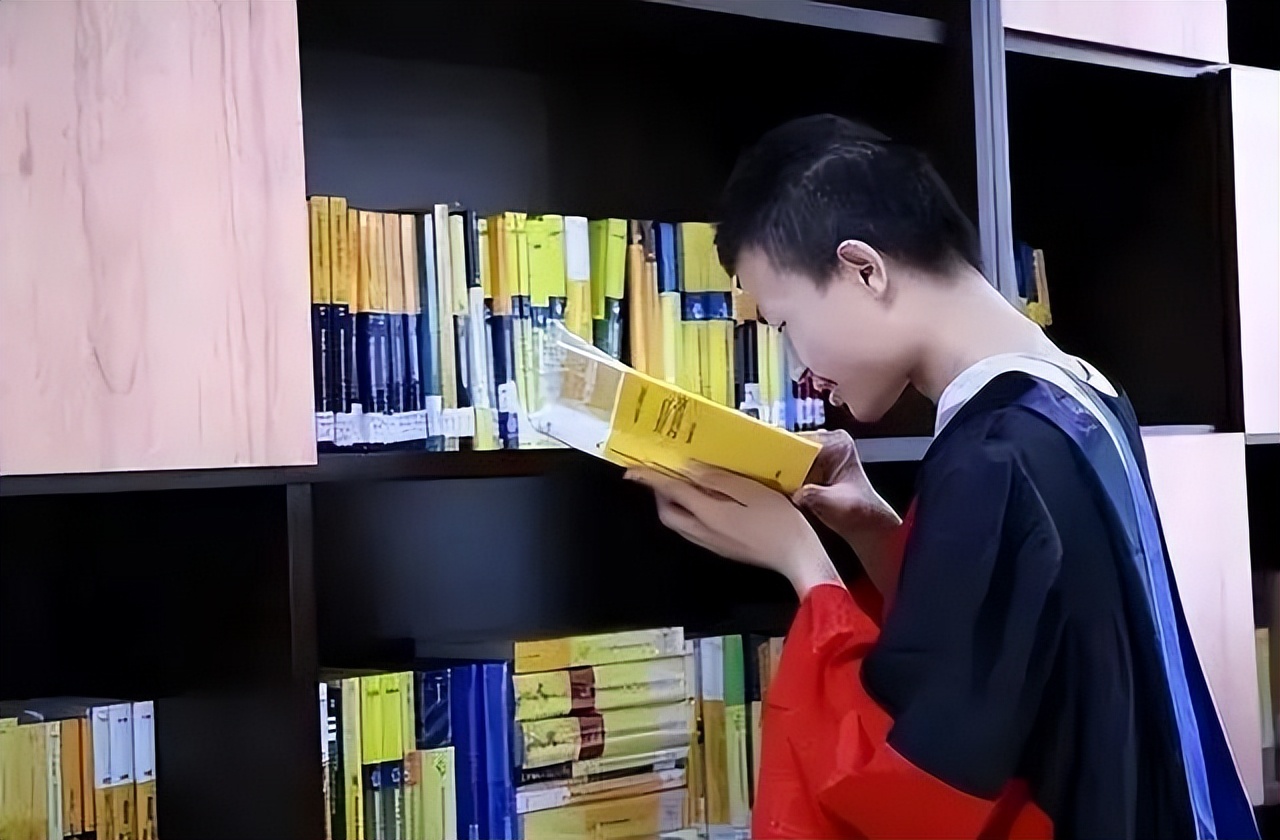 北大韦东奕辟谣“帮6个博士解开4个月未解之题”，称哈佛没有找过自己