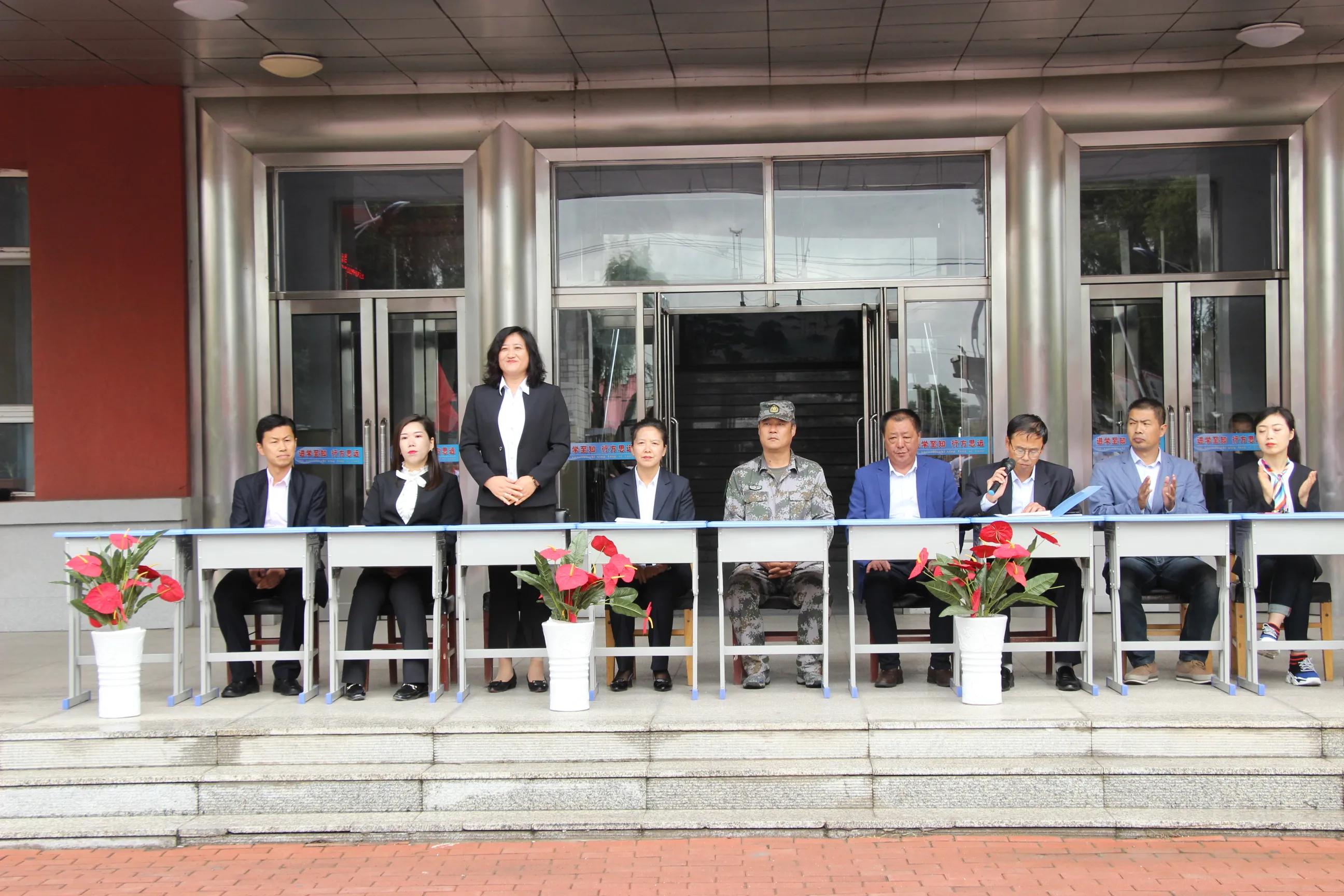 他把国防军训工作调理得有声有色