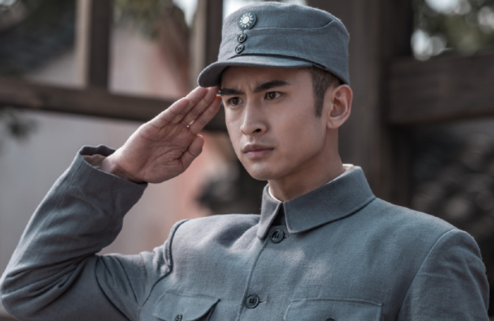 这形象也能演军人?男星涂脂抹粉女星一脸塑胶,导演们羞不羞?