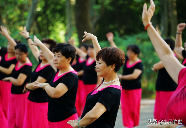 为什么中国老年人如此热衷于门球(老年人的娱乐项目有限，你都知道哪些老年人的娱乐项目？)