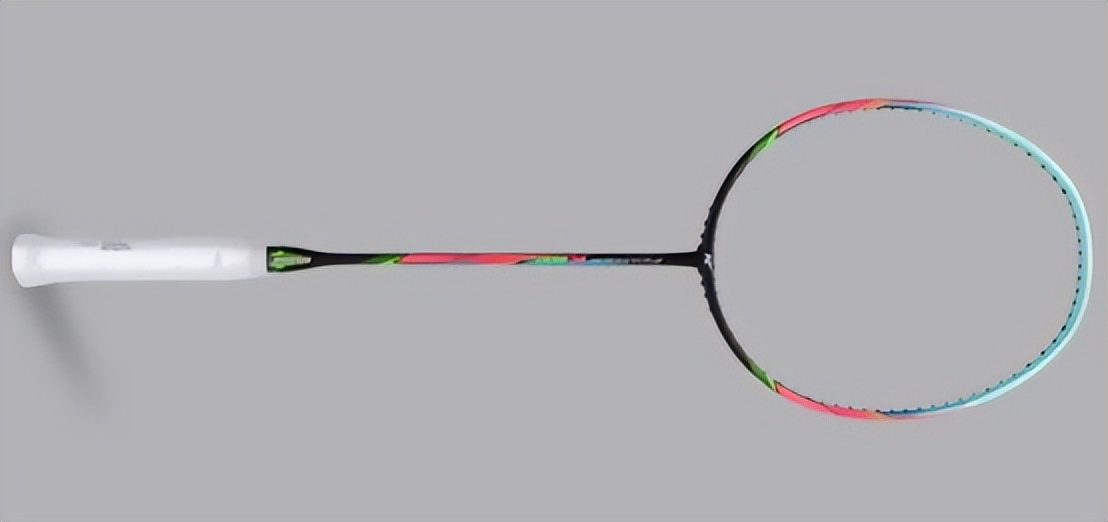 凯胜和胜利的羽毛球拍哪个好（攻守兼备型羽毛球拍推荐（300-600元下））-趣拿体育