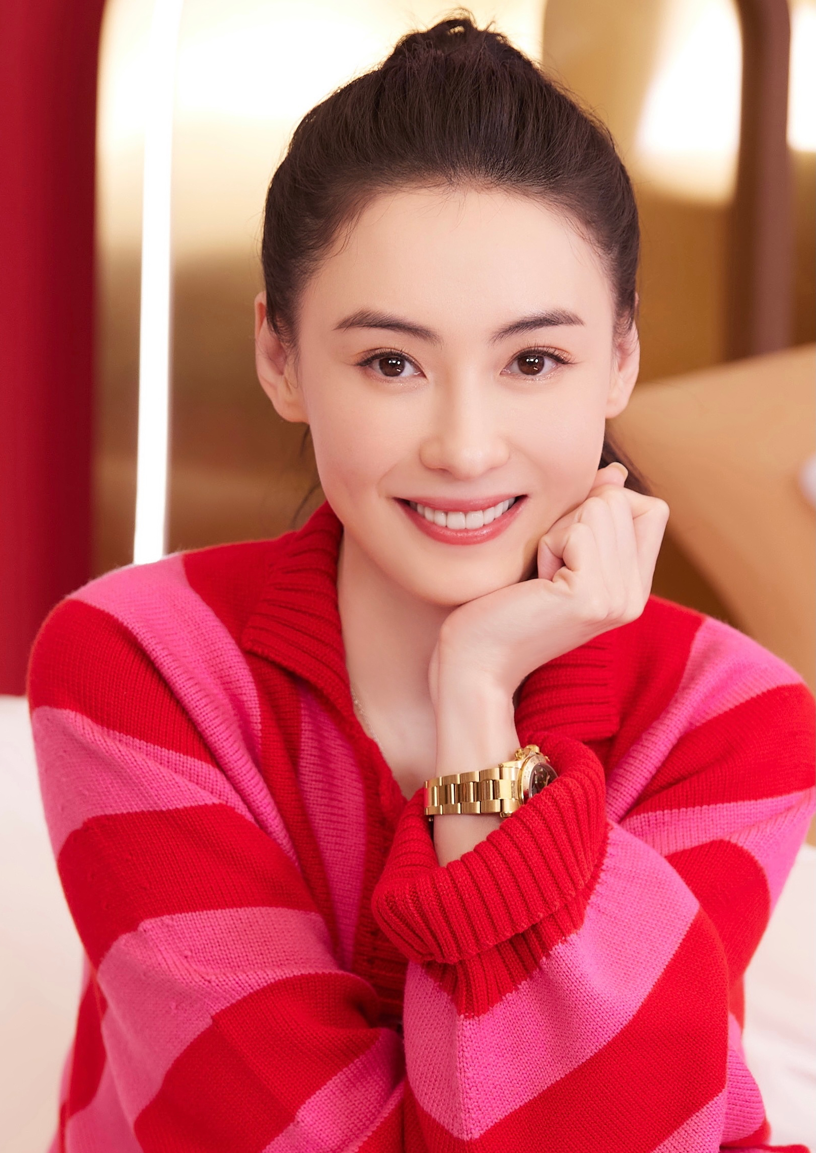 6位“清纯欲女”的劲爆情史：有人8段感情4次婚姻，有人当街热吻