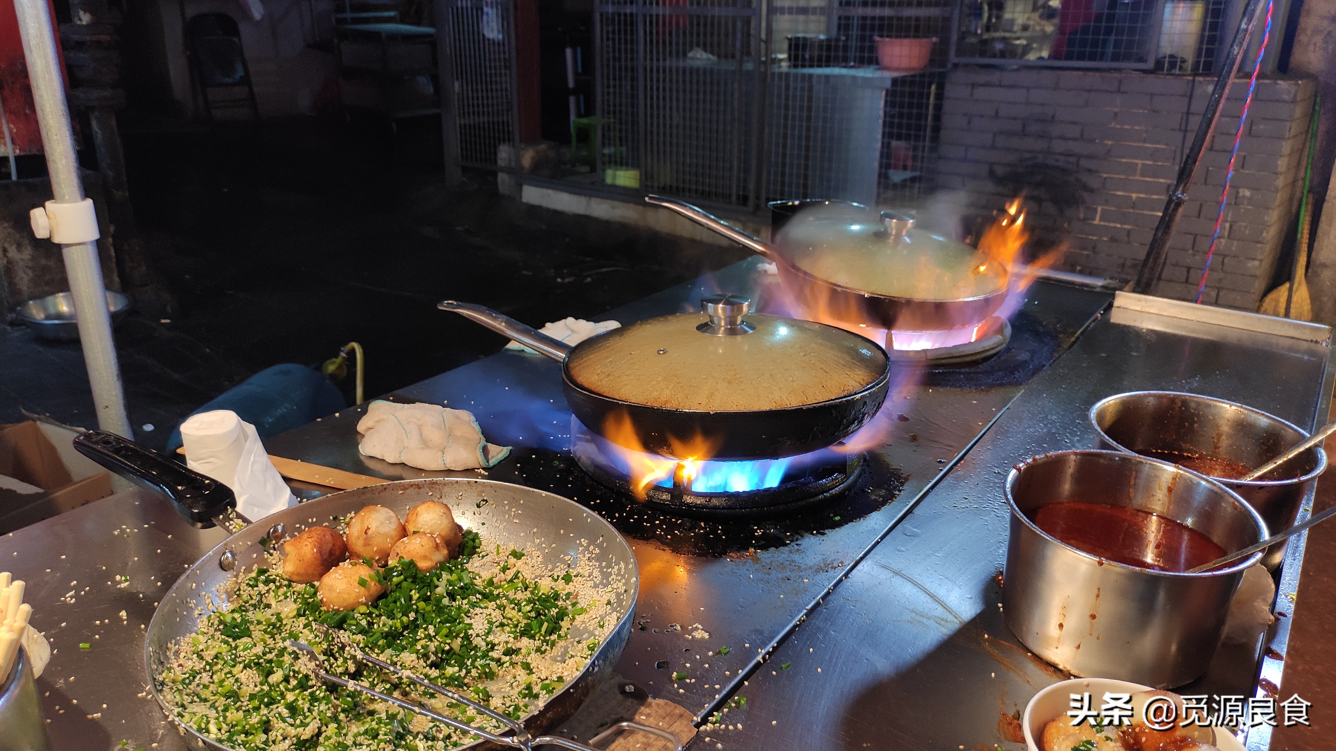 来武汉旅游，汉口这边的深夜美食推荐，这5家夜宵小吃店好吃不贵
