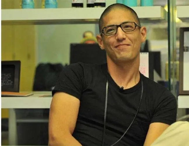 林姮怡默不作声,独自承受;两人之间究竟发生了什么,无从知晓,只知道