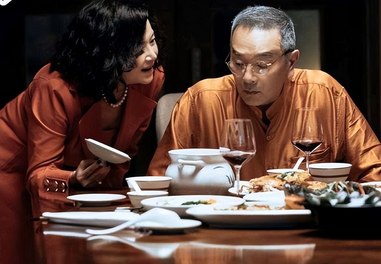 恬妞：有两段刻骨铭心的爱，今64岁仍然单身，35岁女儿成她烦恼