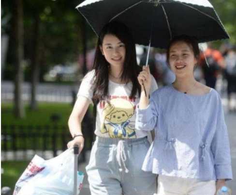 22岁刚上大学就感到很自卑，不是学生不努力，而是现实很无奈