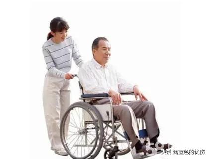 晚年老人不能自理，卧病在床，该怎么办？明智的老人是这样做的