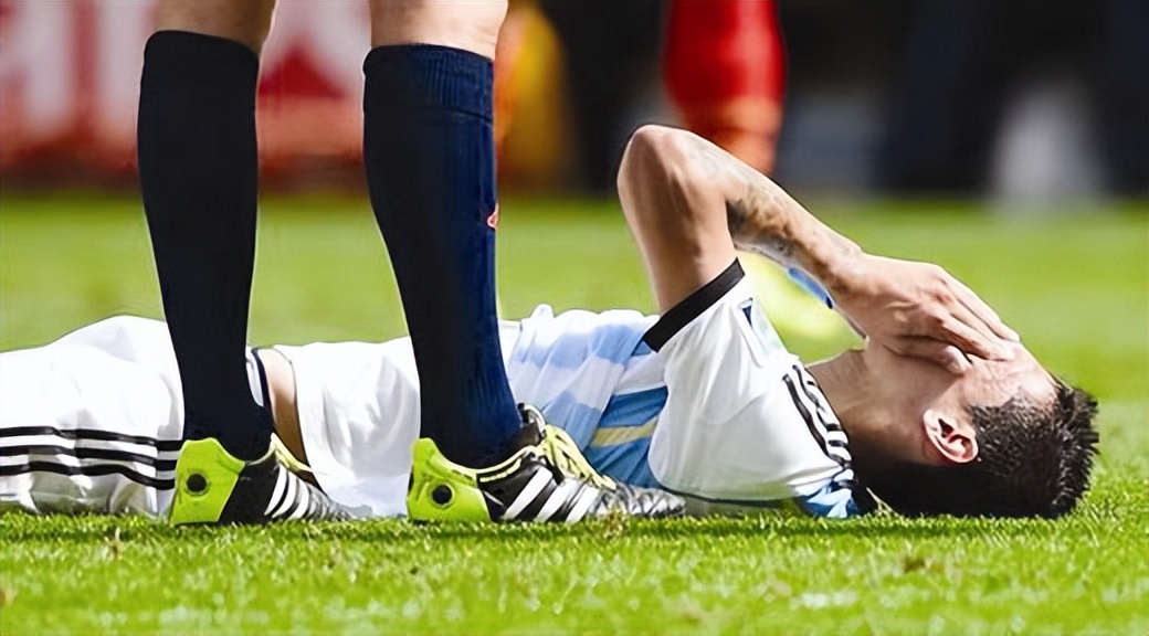 我喜欢迪马利亚,不在于他插花脚的精巧,也不在于他连续过人的犀利,只