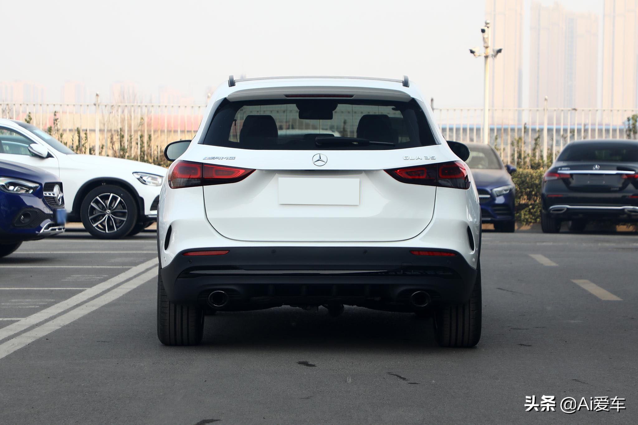 2.0T+306马力，进口豪华性能轿跑，带四驱车价还不错，奔驰GLA AMG