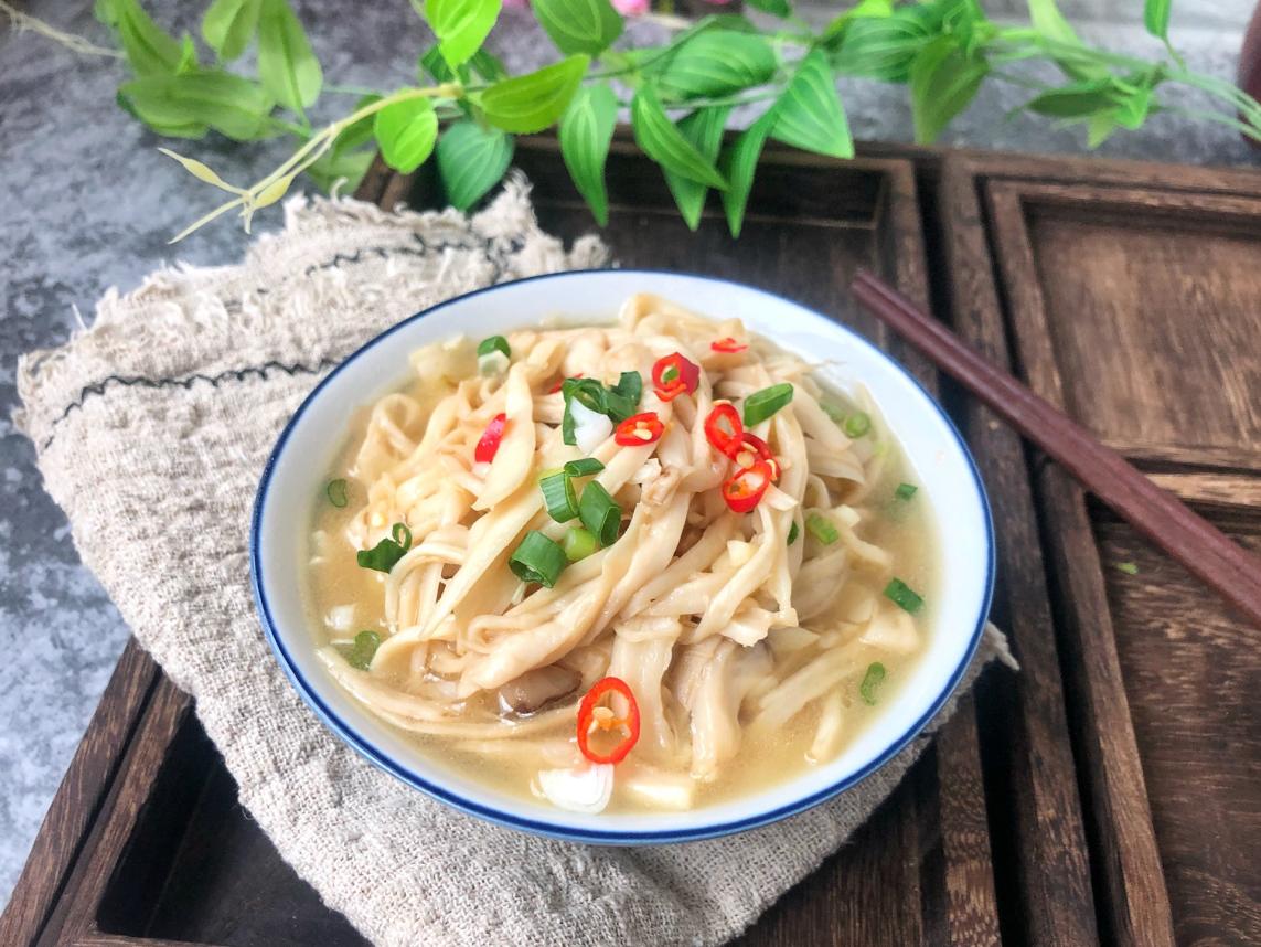 鸡腿菇怎么做好吃（鸡腿菇加蚝油简单炒炒鲜美可口营养高）