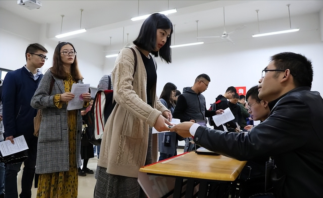 考研复试开始，上海这所高校多专业报考不足10人？有大量调剂名额